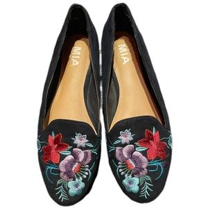 MIA ZEKE SUEDE FLORAL EMBROIDERED FLAT LOAFER HEEL